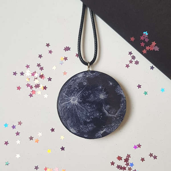 گردنبند دخترانه مدل ماه رزینی