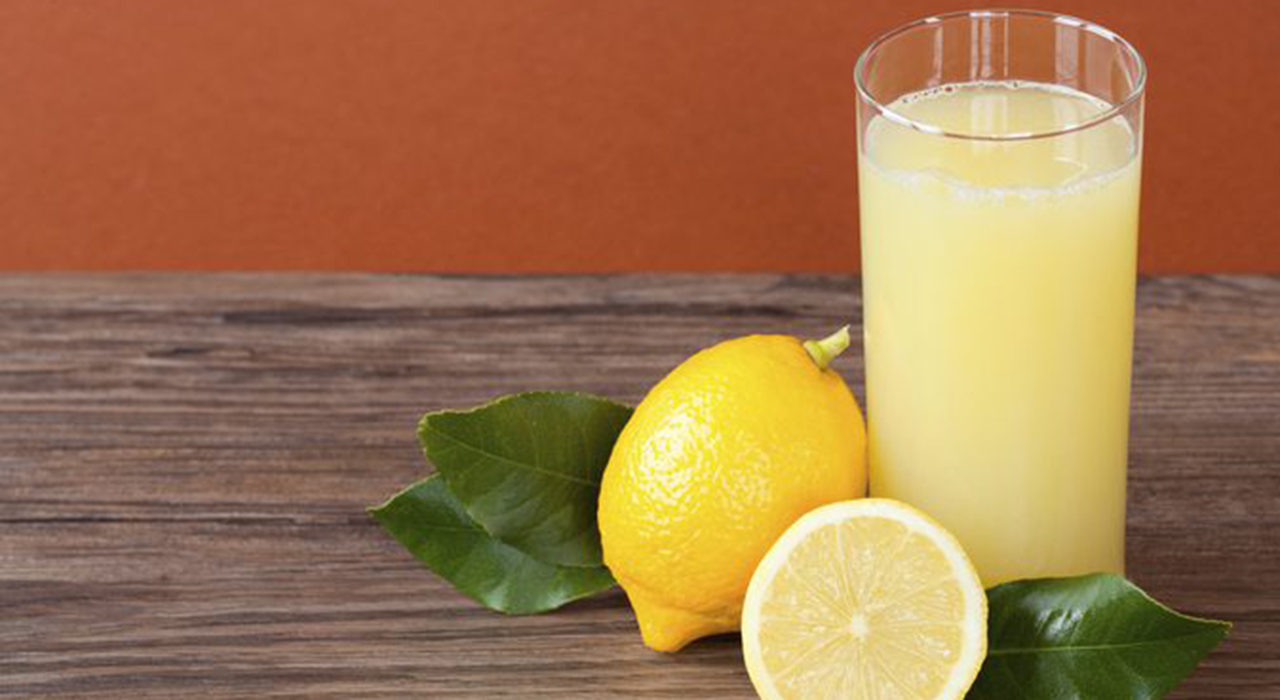 نوشیدنی لیمو با تکه‌ های میوه رانی حجم 0.24 لیتر