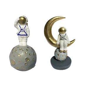 مجسمه دنیا دکوری سرمد مدل فضانورد کد 2 مجموعه 2 عددی