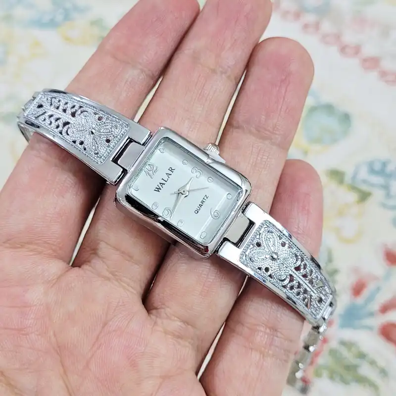 ساعت مچی عقربه ای زنانه والار مدل دستبندی کد 02