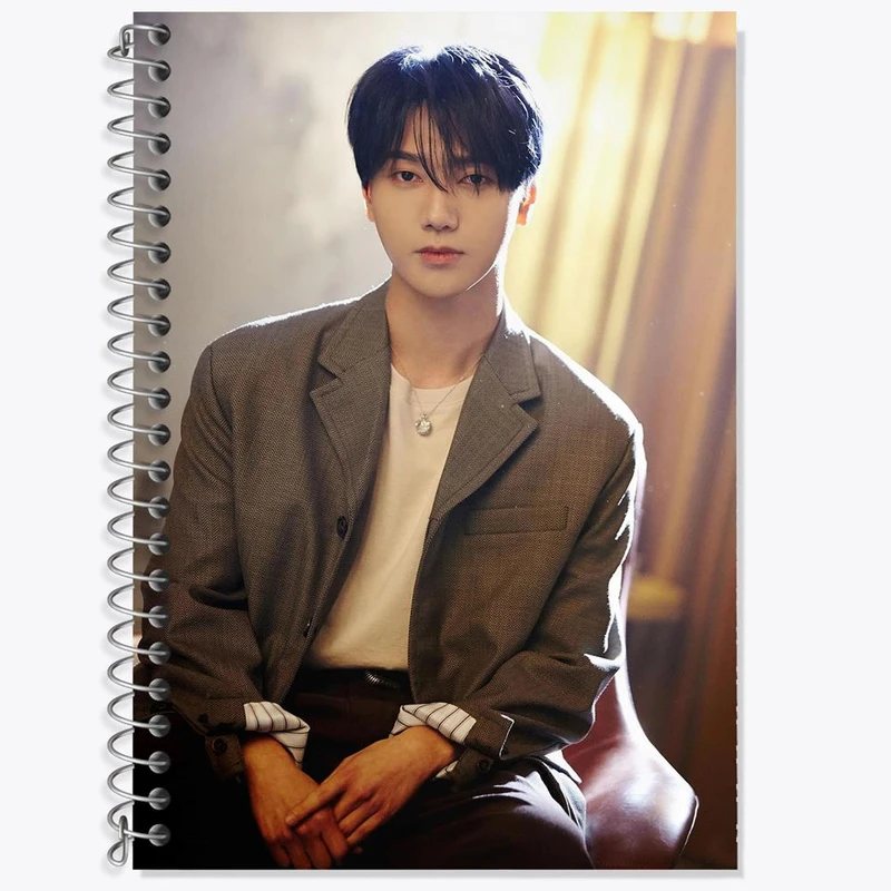 دفتر زبان 50 برگ خندالو مدل سه خط طرح یسونگ گروه سوپر جونیور Super Junior کد 12170