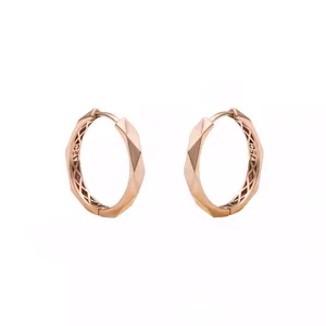 گوشواره طلا 18 عیار زنانه گالری روبی مدل چند ضلعی Earrings