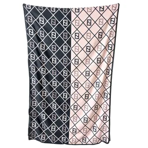 شال زنانه فندی مدل نخ کرپ چهارفصل