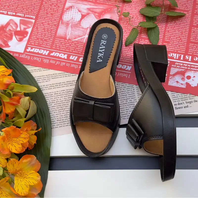 صندل زنانه رایکا مدل لاله