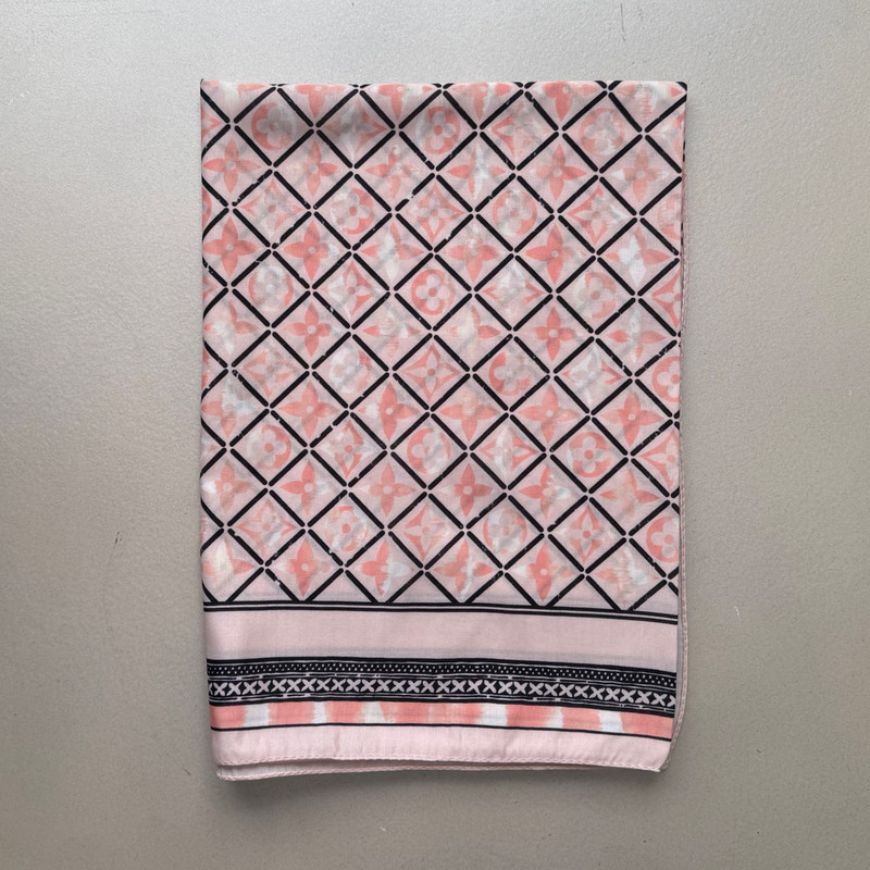 شال زنانه مدل نخی لوزی گلدار