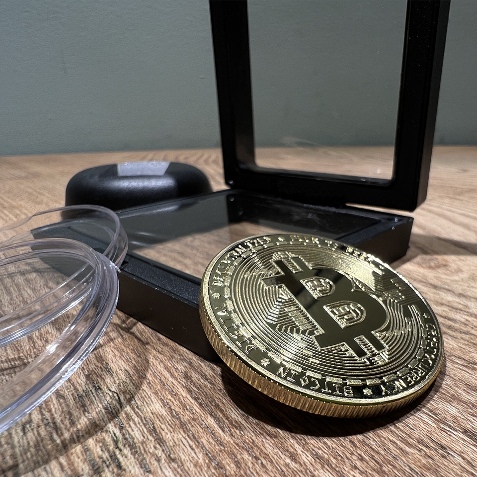 دکوری مدل سکه بیت کوین رومیزی
