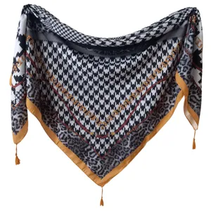 روسری زنانه مدل نخی قواره بزرگ پیچازی حاشیه پلنگی منگوله دار مجلسی