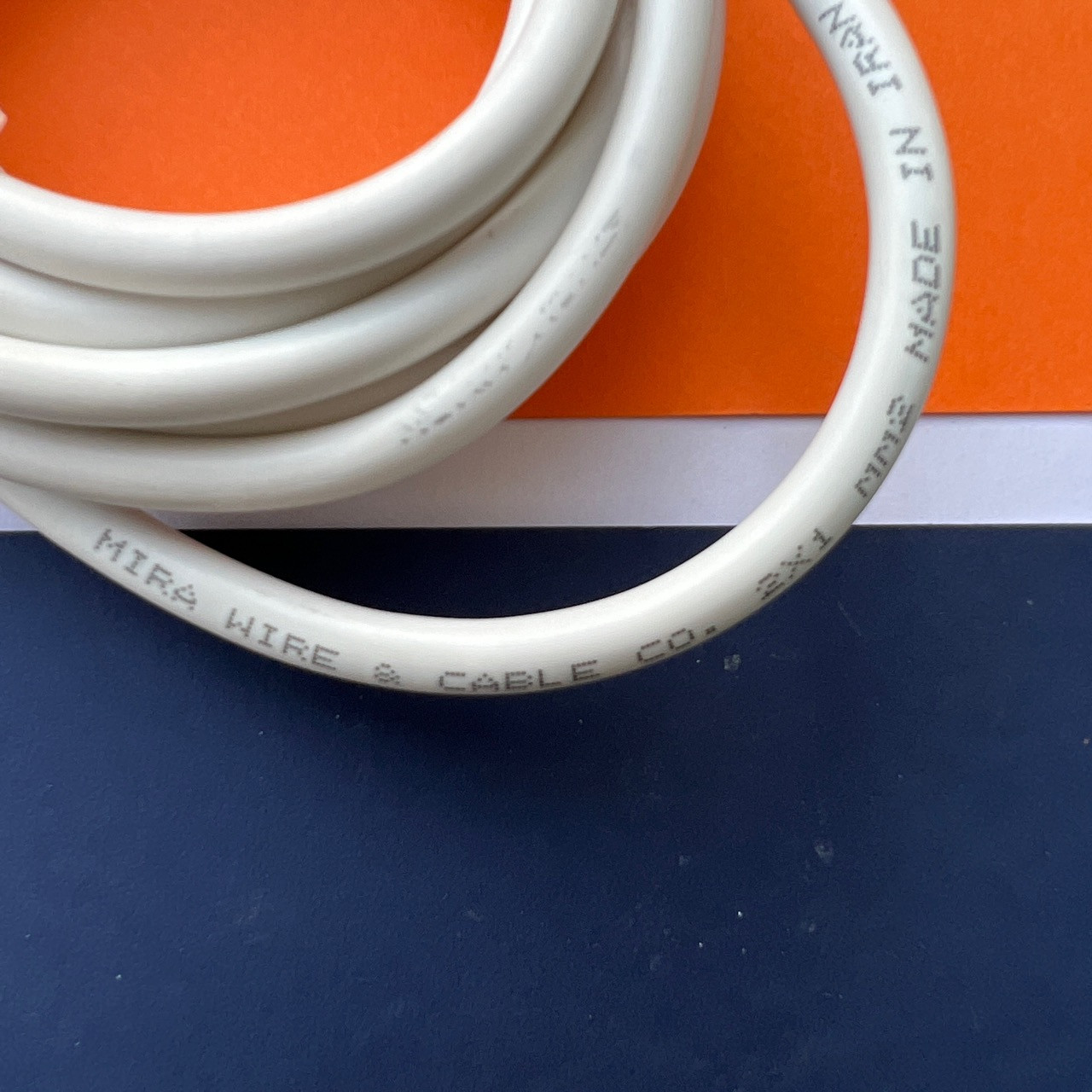 سیم سیار میرا مدل قفلدار طول 5 متر سیم سیار میرا مدل قفلدار طول 5 متر