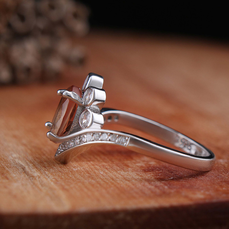 انگشتر نقره زنانه بازرگانی میلادی مدل سنگ الکساندریت نگین برلیان بدون ریزش آبکاری رادیوم کد AWR_1610