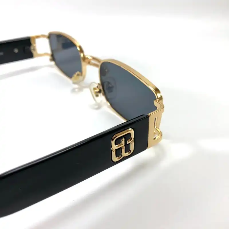 عینک آفتابی جنتل مانستر مدل مستطیلی نگین دار کد a085