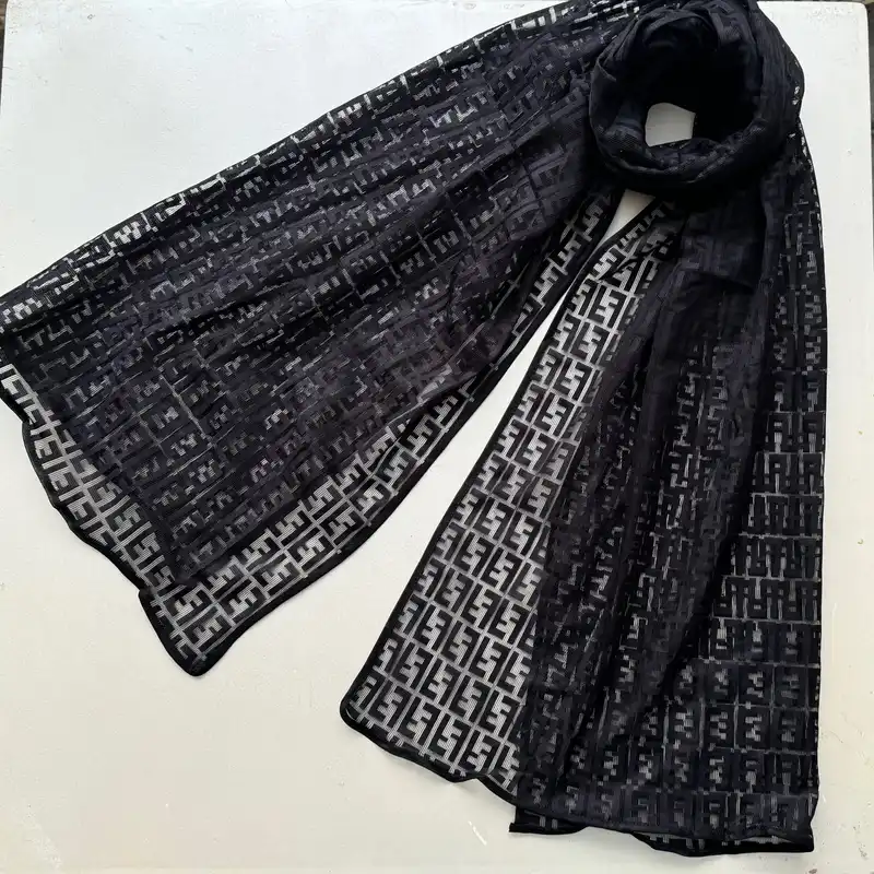 شال زنانه مدل توری طرح برجسته نوار دوزی شده