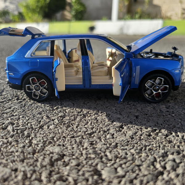ماشین بازی مدل Rolls Royce Cullinan دودزا