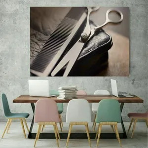 پوستر طرح آرایشگاه مدل قیچی و شانه کد HM1731