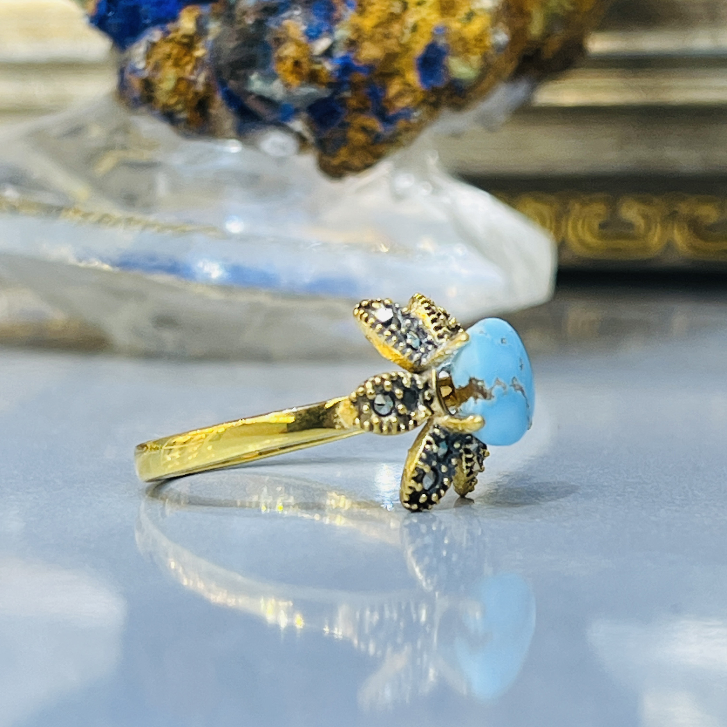 انگشتر نقره زنانه مدل دست ساز مزین به فیروزه نیشابوری1101 انگشتر نقره زنانه مدل دست ساز مزین به فیروزه نیشابوری1101