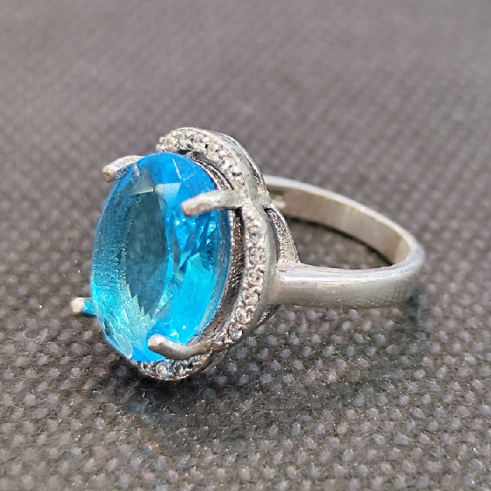 انگشتر نقره زنانه مدل سنگ توپاز کد 425 انگشتر نقره زنانه مدل سنگ توپاز کد 425