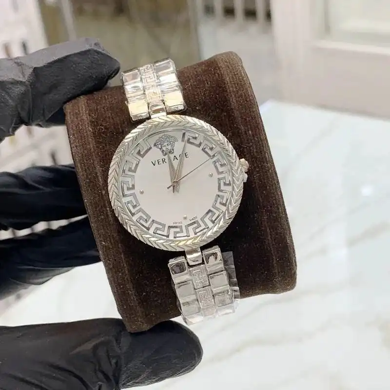 ساعت مچی عقربه ای زنانه مدل Vers09