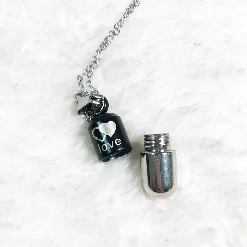 گردنبند مدل کپسول عشق