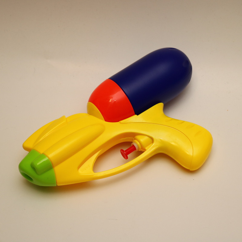 تفنگ آب پاش مدل مخزن دار