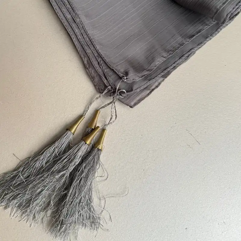 شال زنانه مدل حریر شیشه ای ساده نازک منگوله دار کد 32