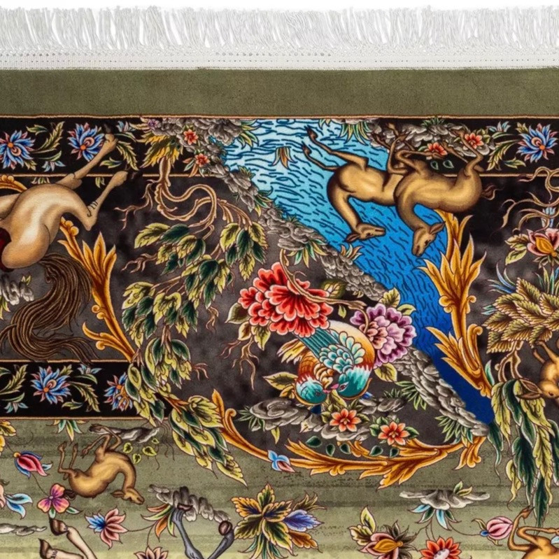 فرش ماشینی 1500 شانه محتشم زمینه سبز حاشیه خاکستری مدل شکارگاه