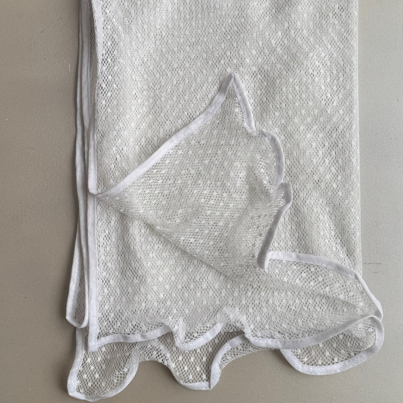 شال زنانه مدل توری خالخالی