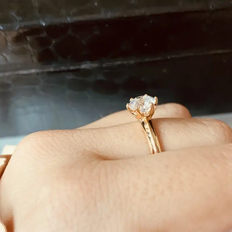 انگشتر زنانه ژوپینگ مدل تک نگین الماسی