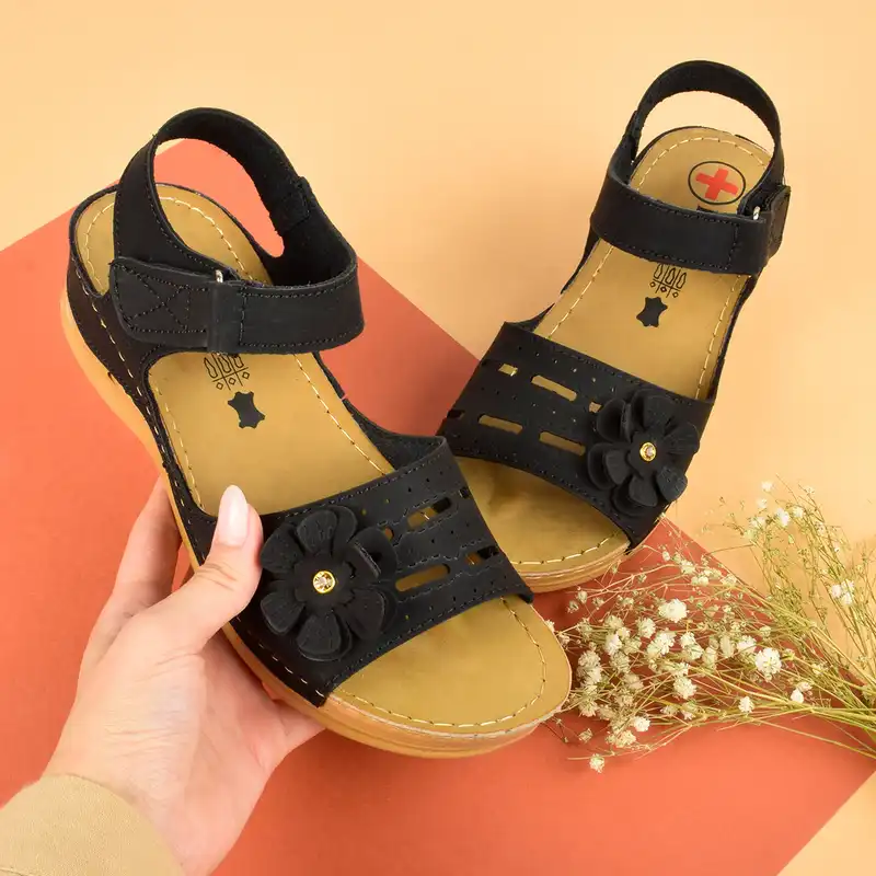 صندل زنانه پاپا مدل طبی گلدار برچسبی BK.4016