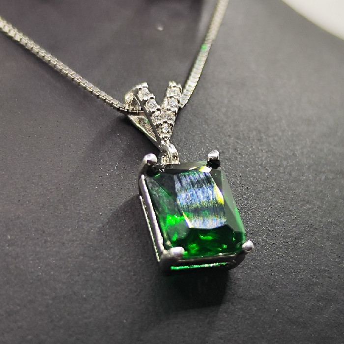 نیم ست نقره زنانه مدل سنگ زمرد کد 588