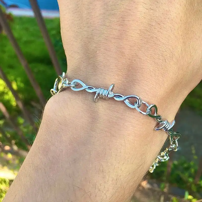 دستبند مدل سیم خاردار