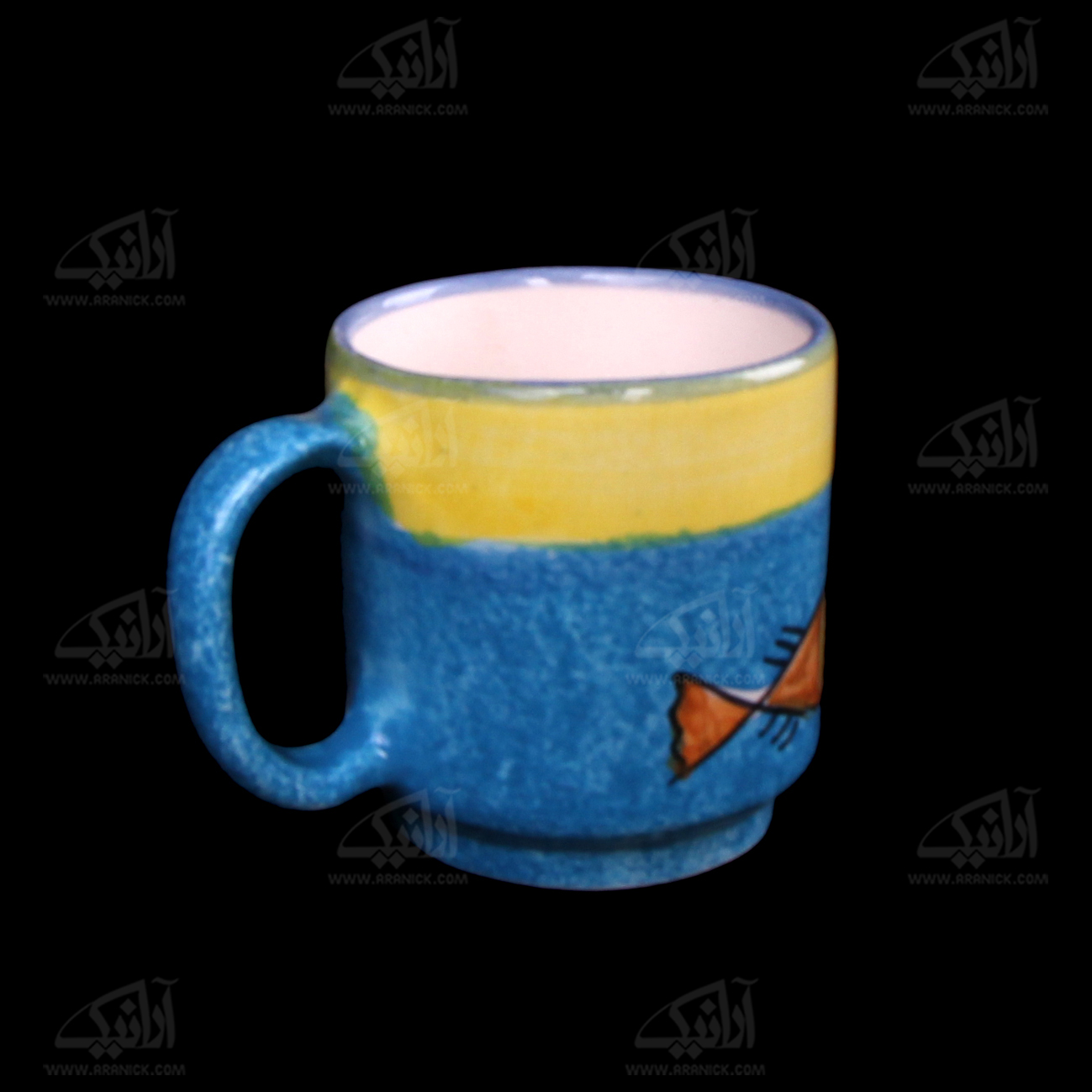 لیوان سفالی آرانیک دسته دار‏ نقاشی زیر لعابی رنگارنگ‏ طرح ‏ماهی‏ مدل 1002900013