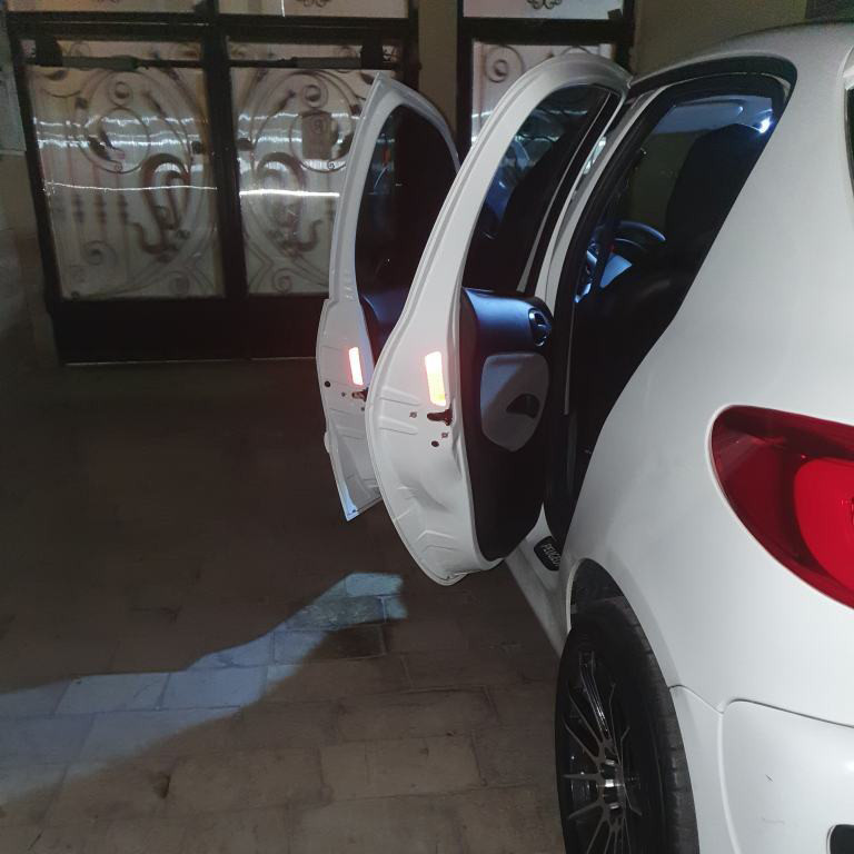 برچسب شبرنگ هشدار باز بودن درب خودرو رفلکتر مدل R7YP7 مناسب برای پژو 207 بسته 4 عددی