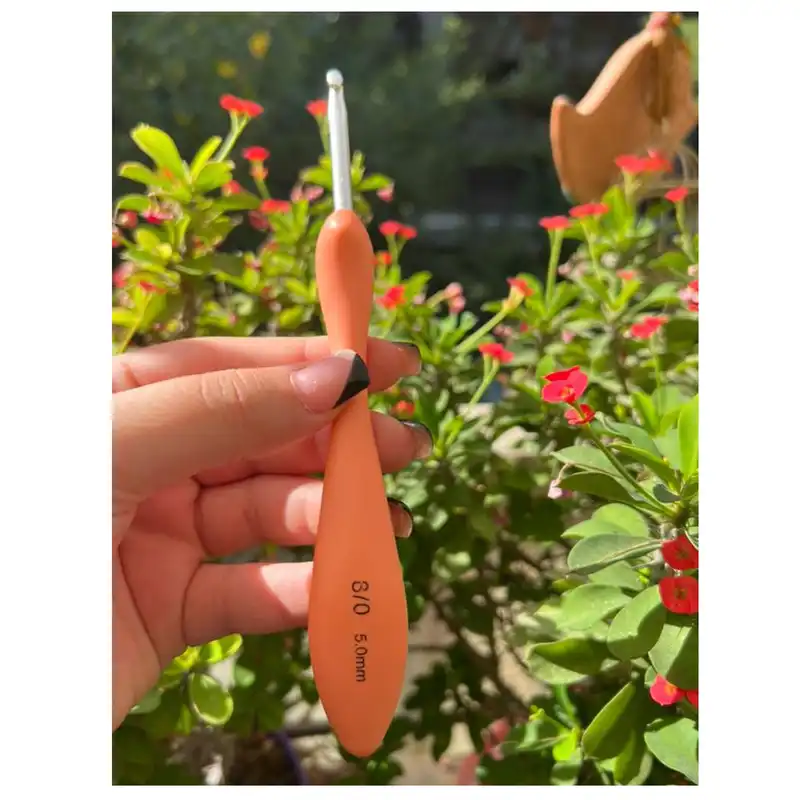 قلاب بافتنی مدل ZHL-D8.0-5.0MM به همراه سنجاق نشانه گذار بافتنی و سوزن دوخت کاموا مجموعه 4 عددی