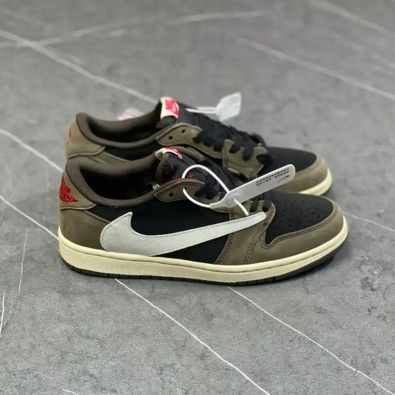 کفش پیاده روی مدل Travis low 1