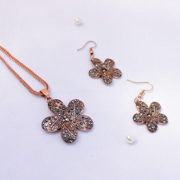 نیم ست زنانه مدل مارگازیت گل کد JW339 نیم ست زنانه مدل مارگازیت گل کد JW339