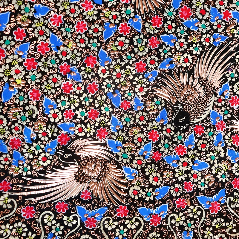 عکس شماره 4 : سینی مسی صنایع دستی فاخر مدل الماس تراش نقره کوب و پرداز طرح ۱۴ پرنده کد hq60