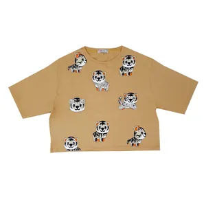 کراپ‌تاپ آستین کوتاه زنانه مدل پلنگی رنگ خردلی