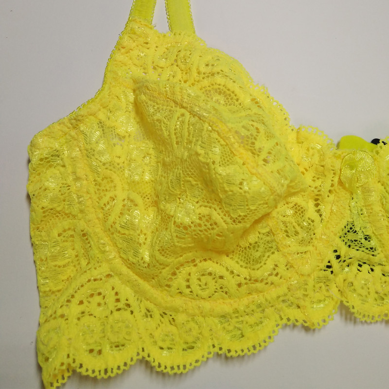 ست شورت و سوتین زنانه مدل گیپور فنردار پارچه فرانسوی کد 0152