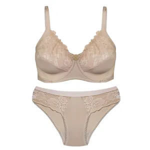 ست شورت و سوتین زنانه پانیذ مدل فنردار گیپوری کد 9008