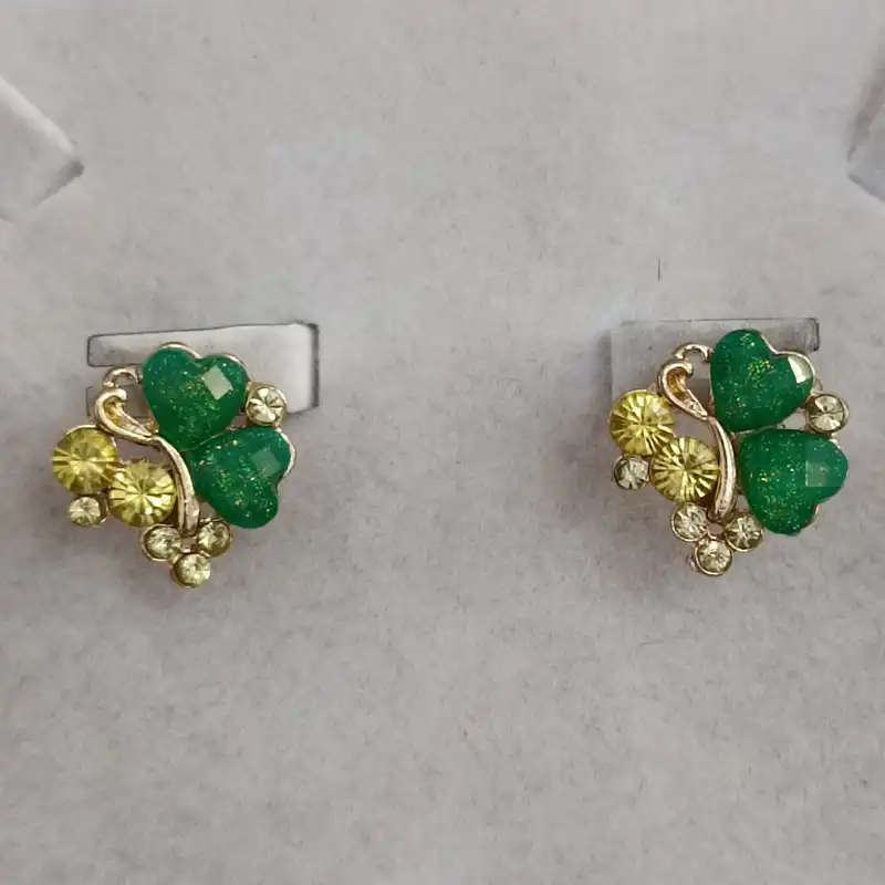 گوشواره زنانه مدل قلب نگین‌ دار