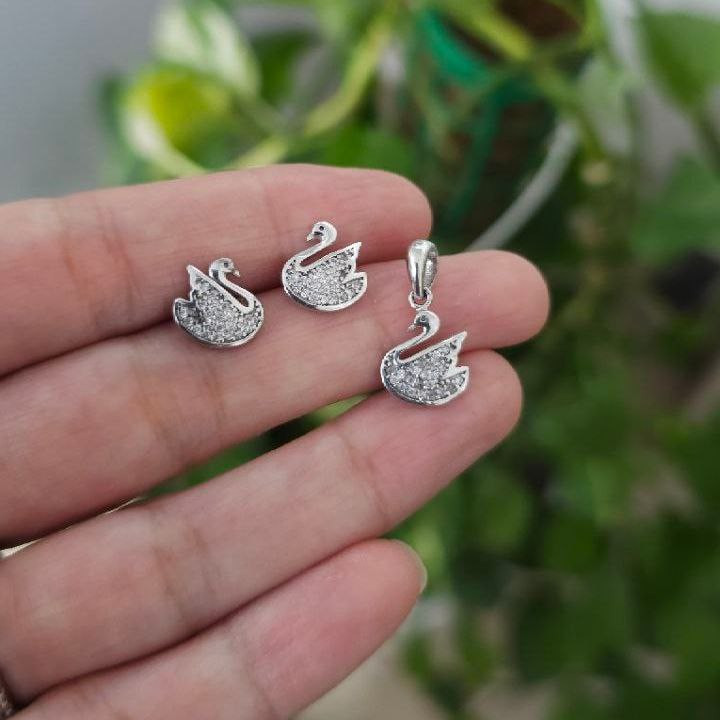 نیم ست نقره زنانه لیردا مدل قو NT 4013