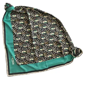 روسری زنانه فندی مدل ابریشم توییل قواره بزرگ زنجیره ای کد 21