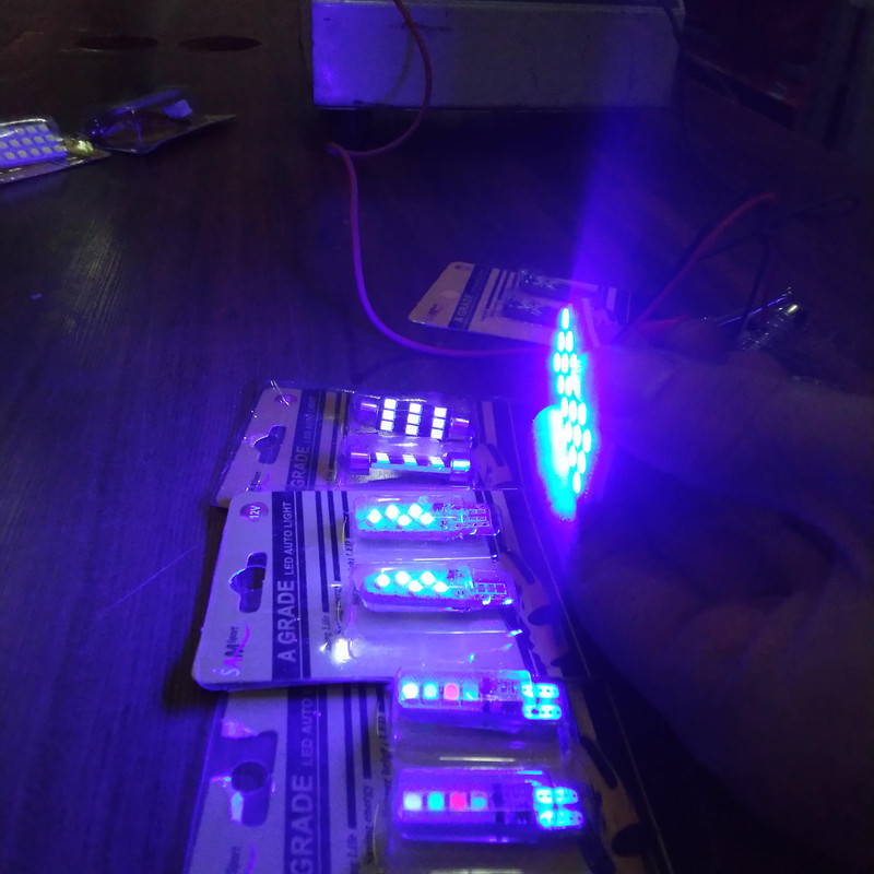 لامپ سقفی خودرو سام مدل BLUE 18