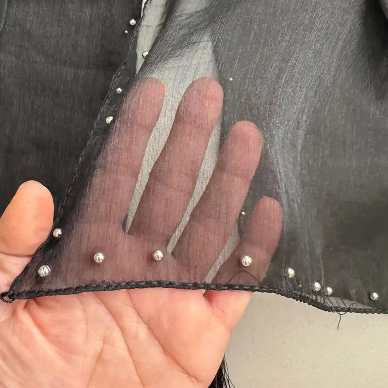 شال زنانه مدل حریر شیشه ای دور مروارید پانچی منگوله دار