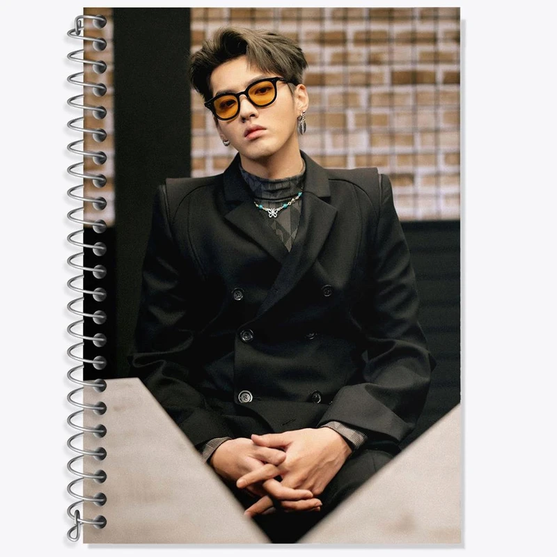 دفتر زبان 50 برگ خندالو مدل دو خط طرح کریس وو گروه اکسو EXO کد 13418