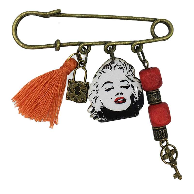 سنجاق سینه زنانه مدل مرلین مونرو کد sn002