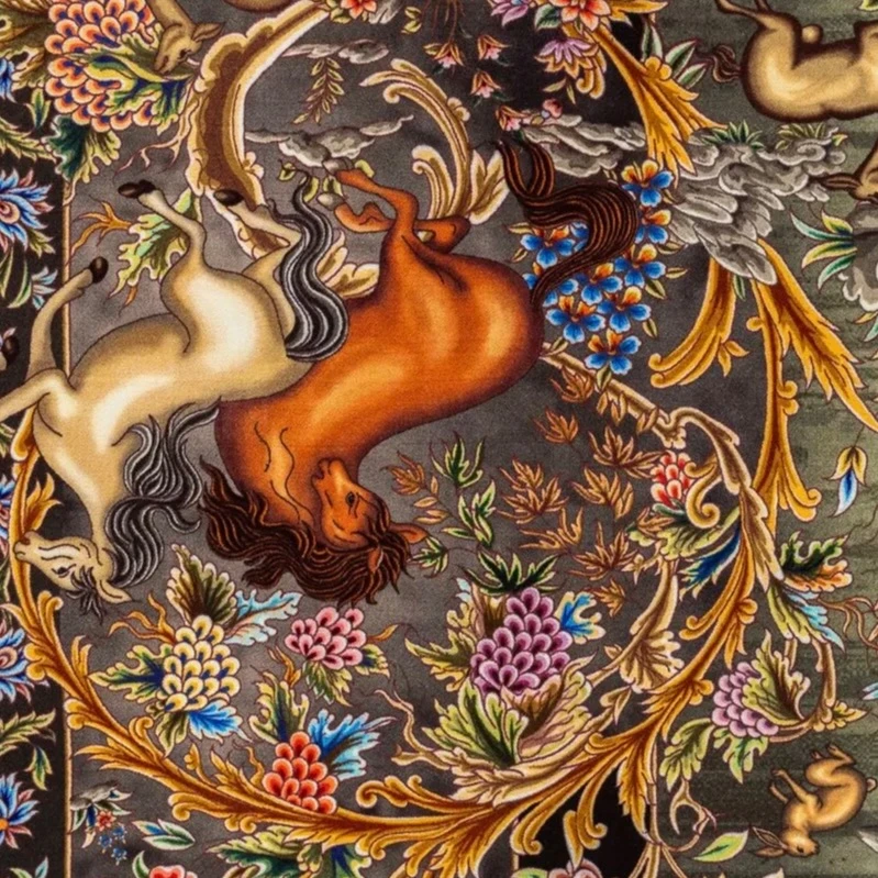 عکس شماره 2 : فرش ماشینی 1500 شانه محتشم زمینه سبز حاشیه خاکستری مدل شکارگاه