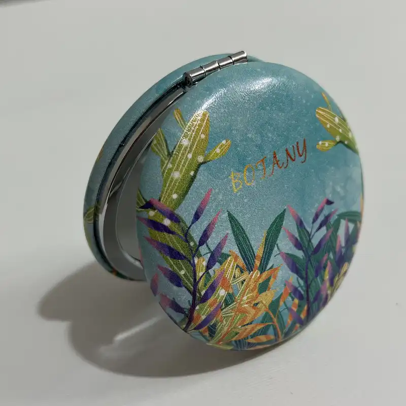 آینه جیبی مدل دایره بوته زار و کاکتوس