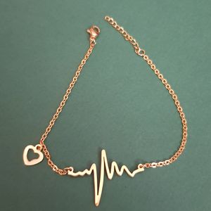 نقد و بررسی دستبند زنانه مدل ضربان قلب توسط خریداران