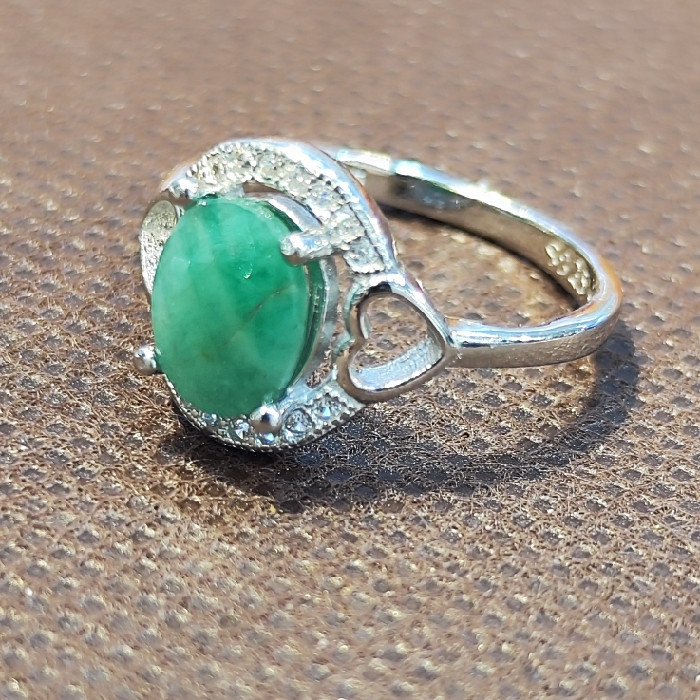 انگشتر نقره زنانه مدل سنگ زمرد آفریقایی کد 588