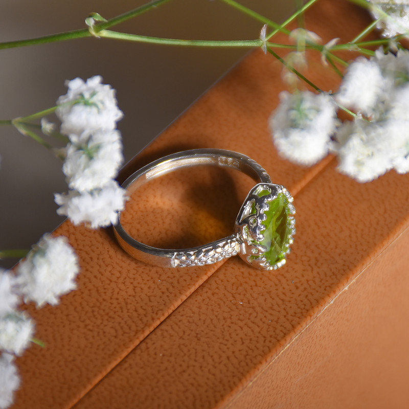 انگشتر نقره زنانه نقره جات لطفی مدل زبرجد کد ANZS05E05 انگشتر نقره زنانه نقره جات لطفی مدل زبرجد کد ANZS05E05